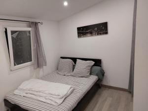 Postel nebo postele na pokoji v ubytování Studio à louer sur Miramas
