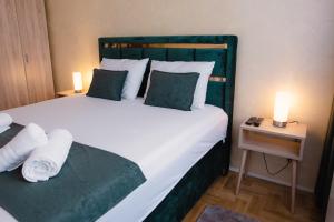 Una cama o camas en una habitación de Lux 010