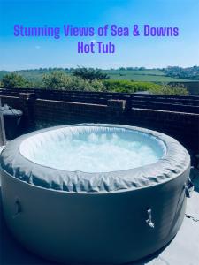 锡福德Spacious Studio Cabin with Sea/ Downs views Sole Use of HotTub in Seaford的相册照片