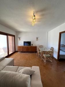 a living room with a couch and a table at El Balcón de Villablancas in La Manga del Mar Menor