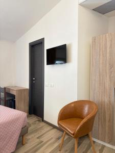A television and/or entertainment centre at Hotel Villa Mare