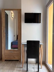 A television and/or entertainment centre at Hotel Villa Mare Még 10 kép