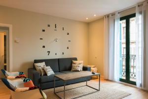 a living room filled with furniture and a couch at Palau de la Musica Apartments in Barcelona