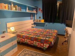 Voodi või voodid majutusasutuse Sangiligio Countryside Villa, Private Rooms w Kitchen, Bath, Private Entrance, Crema toas +34 fotot