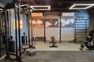 a room with a gym with equipment in it at Apê Ótima Localização, Cozinha, Coworking, Fitness in Maceió
