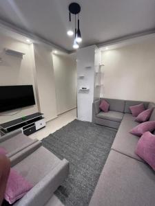 TV a/nebo společenská místnost v ubytování Casablanca beach family suites