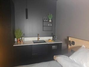 Postel nebo postele na pokoji v ubytování Storm Hotel Senja