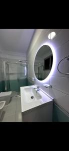 Photo de la galerie de l'établissement Marina Bay Apartament 1, à Vlorë 10 autres photos