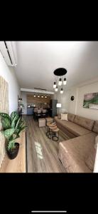 Ruang duduk di Marina Bay Apartament 1