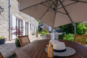 Patio nebo venkovní prostory v ubytování Les 13 lavoirs d'antan - chambre zen attitude