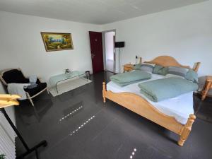 Rúm í herbergi á Eco Home