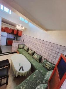 Η κουζίνα ή μικρή κουζίνα στο Appartement avec cours au centre ville