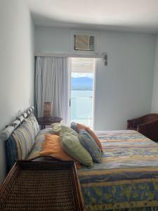 Postel nebo postele na pokoji v ubytování MANSÃO EM PRAIA PRIVATIVA EM Angra