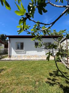 Vrt pred nastanitvijo Seaside Cottage with Garden