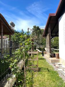 Vrt pred nastanitvijo Seaside Cottage with Garden