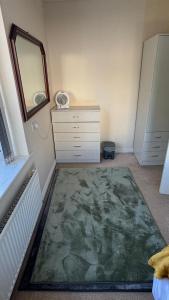 Postel nebo postele na pokoji v ubytování Double room in Walsall 2