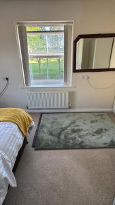 Postel nebo postele na pokoji v ubytování Double room in Walsall 2