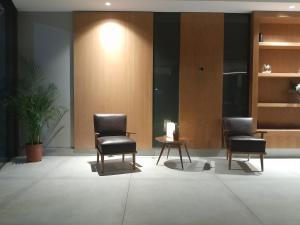 Area soggiorno di Shade Suites & Studios