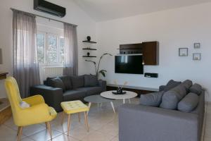 Μια τηλεόραση ή/και κέντρο ψυχαγωγίας στο Villa Aldea Bali - Sea View - Private Pool