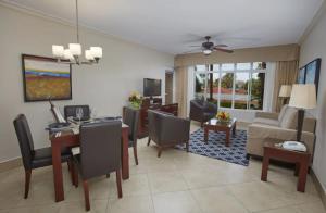 Posezení v ubytování Aruba Escape NYE, Luxe 1BR Prime Eagle Beach