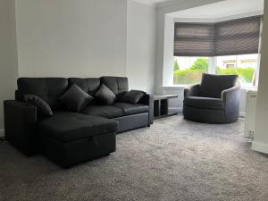 Posezení v ubytování Stunning 3 bedroom 2 bathroom west end house with free parking and Wi-Fi