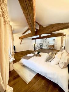 Ένα ή περισσότερα κρεβάτια σε δωμάτιο στο LE LOFT, 85m2, Hyper-centre
