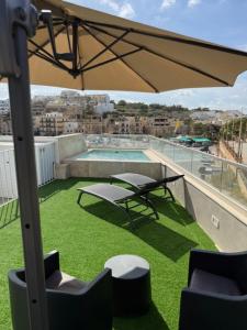 The swimming pool at or close to Barcaluna
