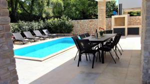 Gallery image of Villa Aria MALINSKA with heated pool and FREE E-bikes in Sveti Anton