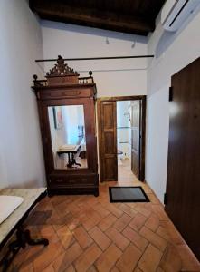 a room with a mirror and a desk in it at Hospedería Monasterio de San Leandro in Seville