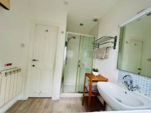 Ένα μπάνιο στο Alt-An Lodge Retreat & lodge en-suite room