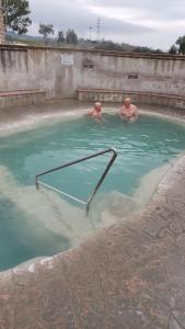 Bazén v ubytování CASASANTOSA un tuffo in mare e sport nebo v jeho okolí