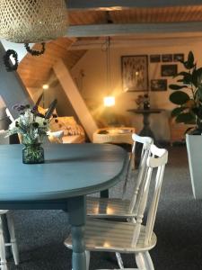 a table and a chair in a room at Lejlighed i landlige omgivelser in Vamdrup +5 photos