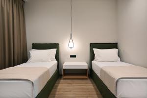Postel nebo postele na pokoji v ubytování Asters Hotel