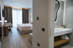 Postel nebo postele na pokoji v ubytování Asters Hotel