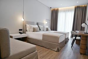 Postel nebo postele na pokoji v ubytování Asters Hotel