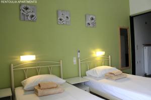 A bed or beds in a room at Rentoulia Apartments
