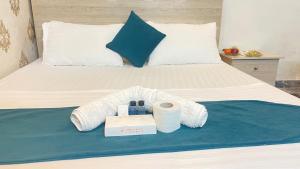 Een bed of bedden in een kamer bij Midways Guest House and Hotels
