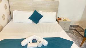 Een bed of bedden in een kamer bij Midways Guest House and Hotels