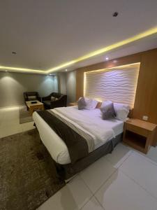 Katil atau katil-katil dalam bilik di فندق أجنحة سمو - smo suites hotel