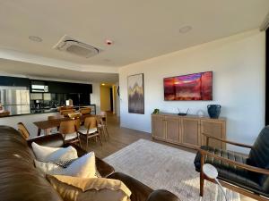 a living room with a couch and a dining room at Lux Condo San Ysidro Border in Tijuana
