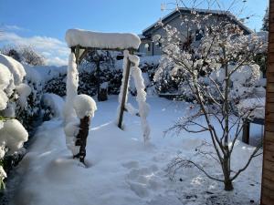 "Ferienhaus am Mondsee" mit direktem Schafbergblick im Salzkammergut bei Salzburg during the winter