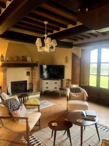 a living room with a couch and a tv at Villa Bellora in Cortona
