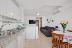 Kuchnia lub aneks kuchenny w obiekcie Studio RELAX playa del Cura, Felix Rodriguez 3