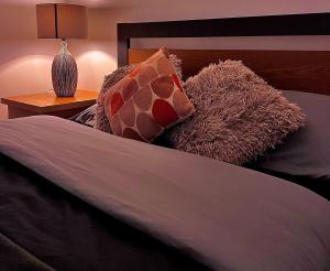 Postel nebo postele na pokoji v ubytování Rustic, Retreat, Central, 1BR