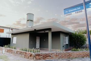 a small house with a street sign in front of it at Los Geranios Apart in Villa Cubas