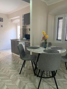 Imagem da galeria de Apartments Jelena em Kotor