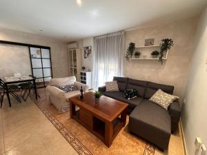 a living room with a couch and a table at Apartamento Alegría in Antequera