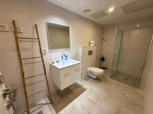 J&G Suites的一间浴室