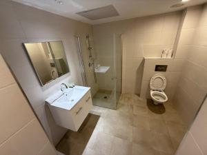 J&G Suites的一间浴室