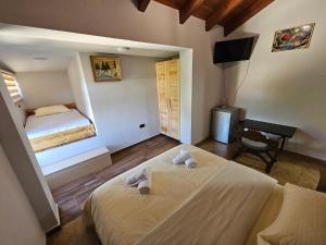 Фотография из галереи Hani i Ilirit в городе Cërrik +69 фотографий